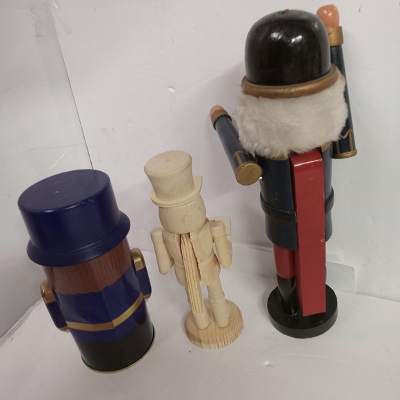 Nut Crackers Lot 2 Wooden & a Tin Canister Vintage & Modern - Picture 10 of 12